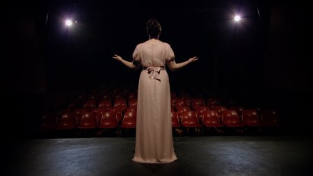Kate Murphy, The note, 2010, Digital video still. Courtesy the artist and BREENSPACE, Sydney. © Kate Murphy, 2010